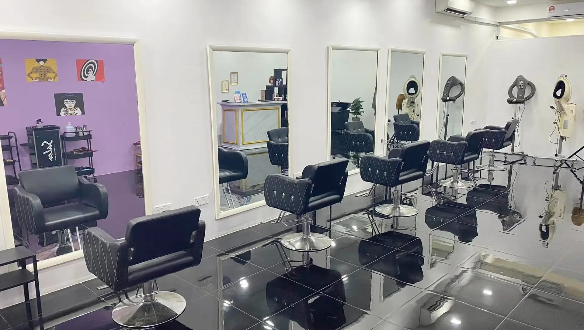 Barber cutting client's hair at Burts Blade studio